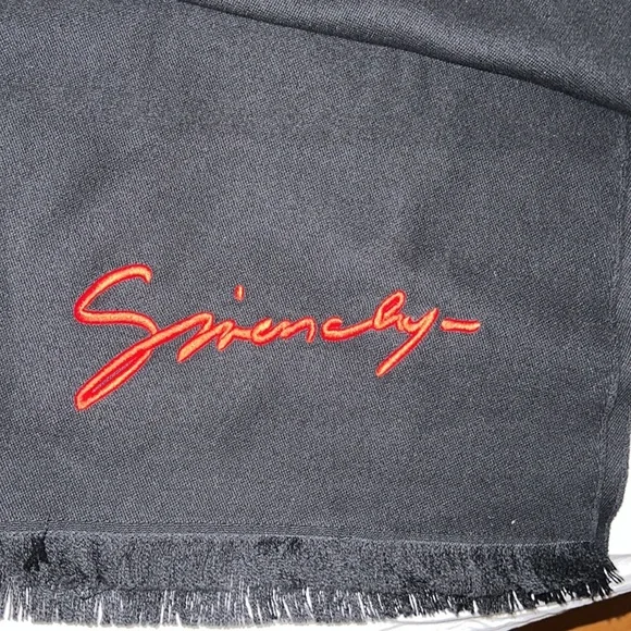 GİVENCHY Logo Embroidered Wool Scarf - Picture 8 of 8